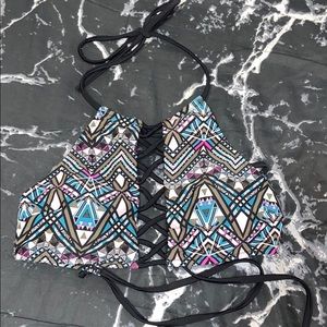 High neck swim top rom Rue 21